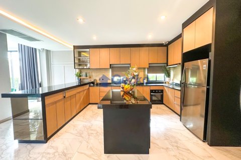 House in Pattaya, Thailand 4 bedrooms № 196282 - photo 19