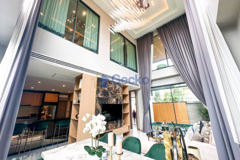 House in Pattaya, Thailand 4 bedrooms № 196282 - photo 17