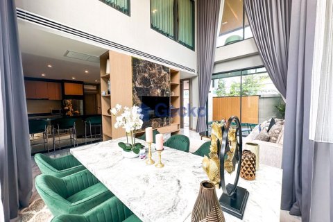 House in Pattaya, Thailand 4 bedrooms № 196282 - photo 16