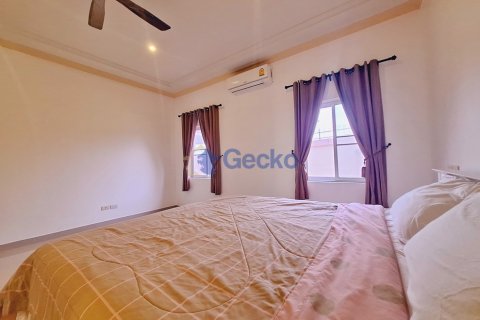 House in Pattaya, Thailand 4 bedrooms № 196287 - photo 20