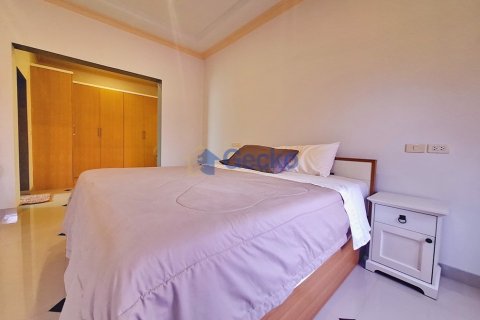 House in Pattaya, Thailand 4 bedrooms № 196287 - photo 18