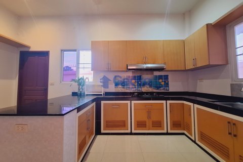 House in Pattaya, Thailand 4 bedrooms № 196287 - photo 26