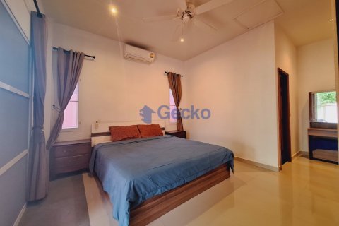 House in Pattaya, Thailand 4 bedrooms № 196287 - photo 27