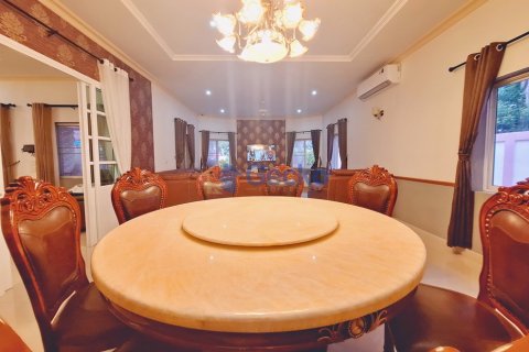 House in Pattaya, Thailand 4 bedrooms № 196287 - photo 13