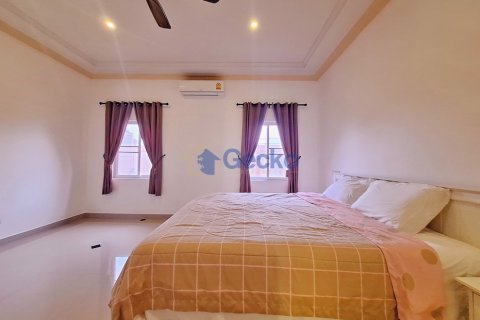 House in Pattaya, Thailand 4 bedrooms № 196287 - photo 19
