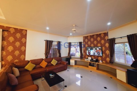 House in Pattaya, Thailand 4 bedrooms № 196287 - photo 11