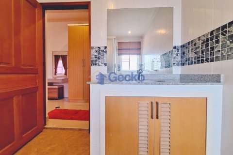 House in Pattaya, Thailand 4 bedrooms № 196287 - photo 16