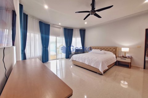 House in Pattaya, Thailand 4 bedrooms № 196286 - photo 25