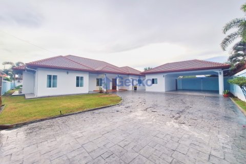 House in Pattaya, Thailand 4 bedrooms № 196286 - photo 7