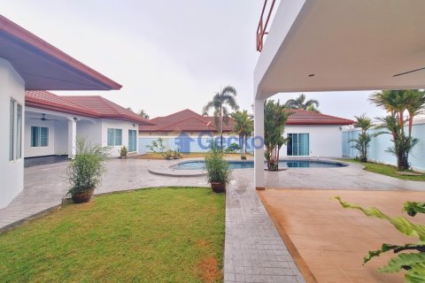 House in Pattaya, Thailand 4 bedrooms № 196286 - photo 8