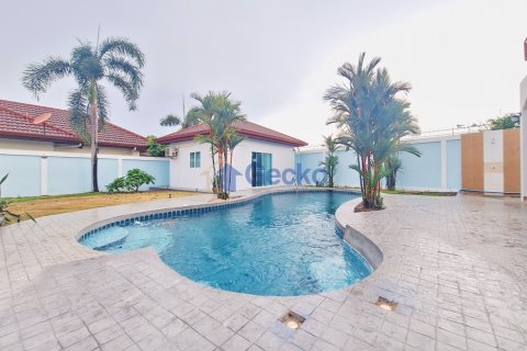 House in Pattaya, Thailand 4 bedrooms № 196286 - photo 6