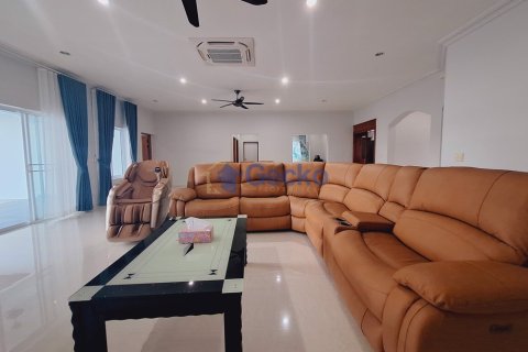 House in Pattaya, Thailand 4 bedrooms № 196286 - photo 26
