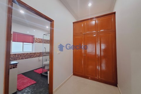 House in Pattaya, Thailand 4 bedrooms № 196286 - photo 29
