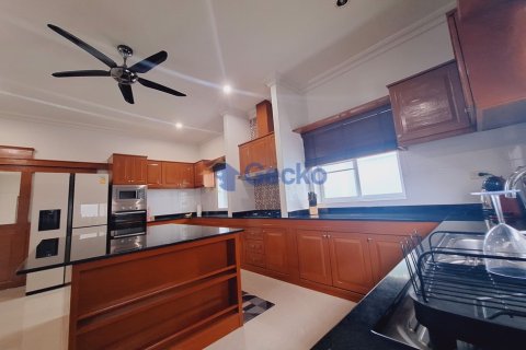 House in Pattaya, Thailand 4 bedrooms № 196286 - photo 14