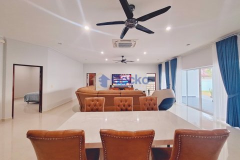 House in Pattaya, Thailand 4 bedrooms № 196286 - photo 12