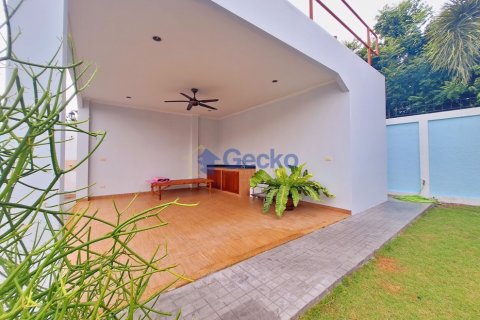 House in Pattaya, Thailand 4 bedrooms № 196286 - photo 2