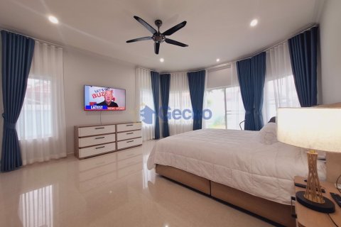 House in Pattaya, Thailand 4 bedrooms № 196286 - photo 21