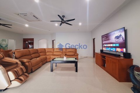 House in Pattaya, Thailand 4 bedrooms № 196286 - photo 10