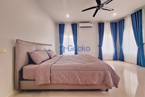 House in Pattaya, Thailand 4 bedrooms № 196286 - photo 16