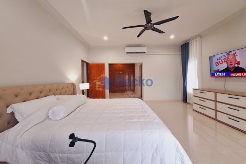 House in Pattaya, Thailand 4 bedrooms № 196286 - photo 22