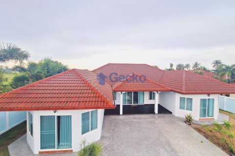 House in Pattaya, Thailand 4 bedrooms № 196286 - photo 5