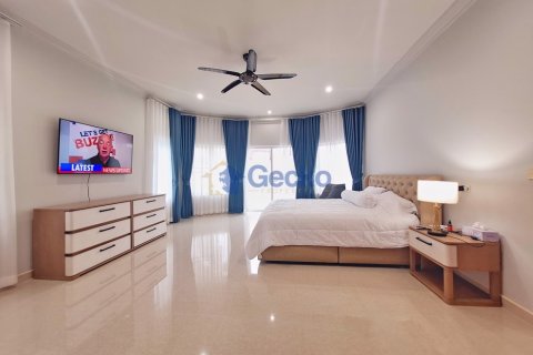 House in Pattaya, Thailand 4 bedrooms № 196286 - photo 23