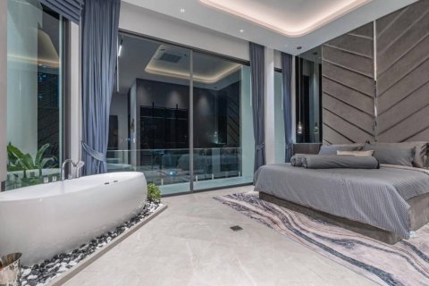 Villa in Pattaya, Thailand 5 bedrooms № 114118 - photo 9