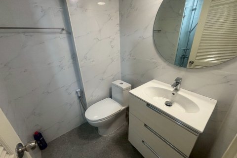 Condo à Yan Nawa, Bangkok, Thaïlande, 2 chambres  № 163114 - photo 12