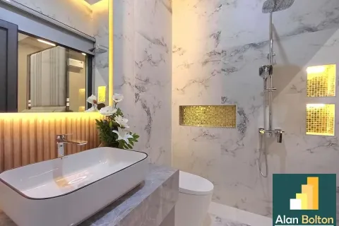 Casa de 4 dormitorios en Jomtien Beach, Pattaya, Tailandia № 211434 - foto 11