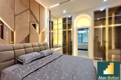 Casa de 4 dormitorios en Jomtien Beach, Pattaya, Tailandia № 211434 - foto 8