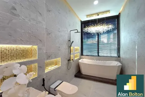 Casa de 4 dormitorios en Jomtien Beach, Pattaya, Tailandia № 211434 - foto 13