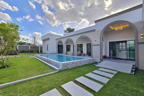 Villa in Pattaya, Thailand 4 bedrooms № 116696 - photo 1