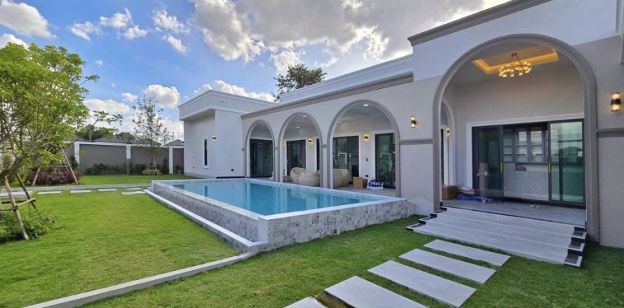 Villa in Pattaya, Thailand 4 bedrooms № 116696