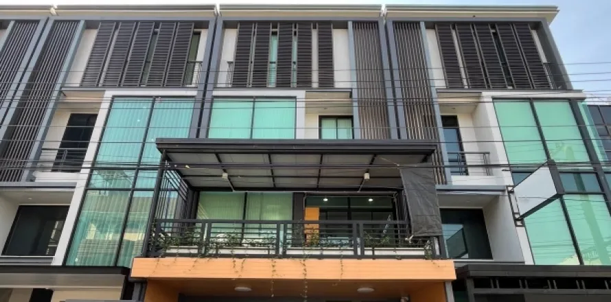 Reihenhaus in Wang Thonglang, Bangkok, Thailand 2 Schlafzimmer № 216866