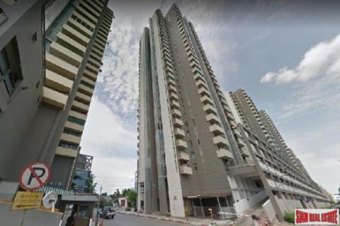 Apartment in Bangkok, Thailand 3 bedrooms № 193580