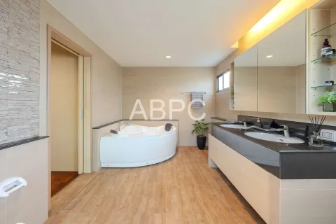 Casa de 3 dormitorios en Pattaya, Tailandia № 210808 - foto 11