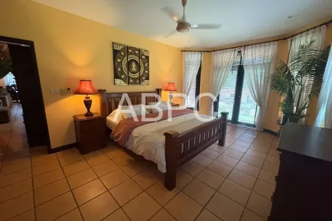 Casa de 4 dormitorios en Pattaya, Tailandia № 210807 - foto 10