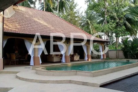 Casa de 4 dormitorios en Pattaya, Tailandia № 210807 - foto 7