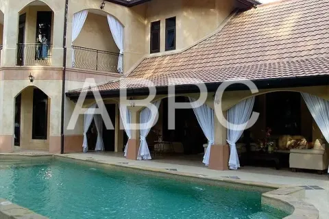 Casa de 4 dormitorios en Pattaya, Tailandia № 210807 - foto 6