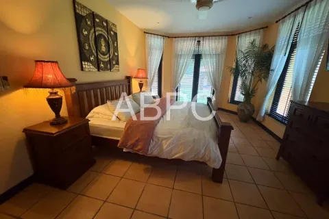Casa de 4 dormitorios en Pattaya, Tailandia № 210807 - foto 13