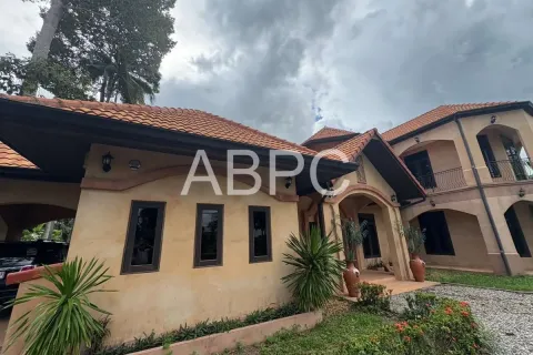 Casa de 4 dormitorios en Pattaya, Tailandia № 210807 - foto 9