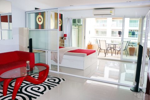 Condo on Jomtien Beach, Pattaya, Thailand, 1 bedroom № 204155 - photo 2
