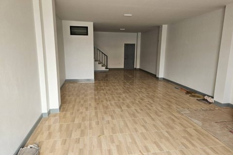 Centre commercial à Uthai Thani, Thaïlande № 161991 - photo 2