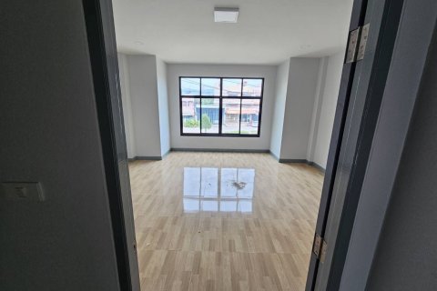 Centre commercial à Uthai Thani, Thaïlande № 161991 - photo 8