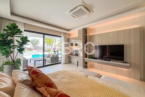 Casa de 5 dormitorios en Pattaya, Tailandia № 211545 - foto 3