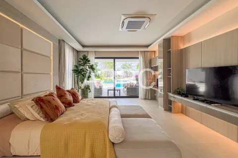 Casa de 5 dormitorios en Pattaya, Tailandia № 211545 - foto 4