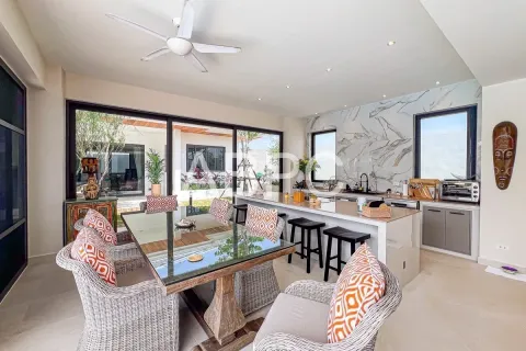 Casa de 5 dormitorios en Pattaya, Tailandia № 211545 - foto 10