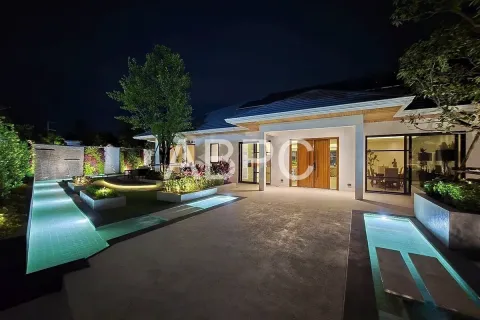 Casa de 5 dormitorios en Pattaya, Tailandia № 211545 - foto 15