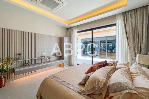 Casa de 5 dormitorios en Pattaya, Tailandia № 211545 - foto 8