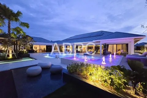 Casa de 5 dormitorios en Pattaya, Tailandia № 211545 - foto 16